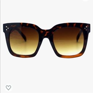 NWOT Women’s Oversized Sunglasses UV400 Tortoise